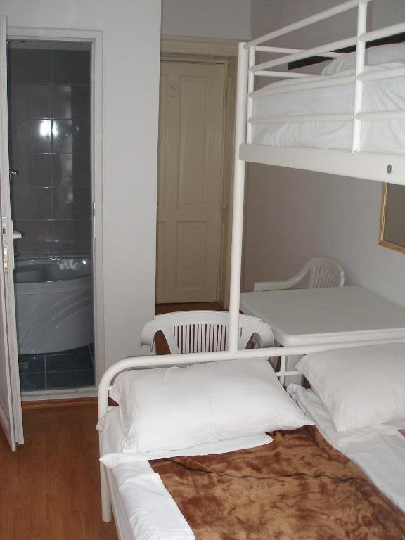 Kretan Hostel Букурещ Стая снимка