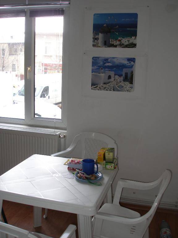 Kretan Hostel Букурещ Стая снимка