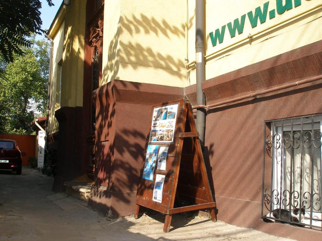 Kretan Hostel Букурещ Екстериор снимка