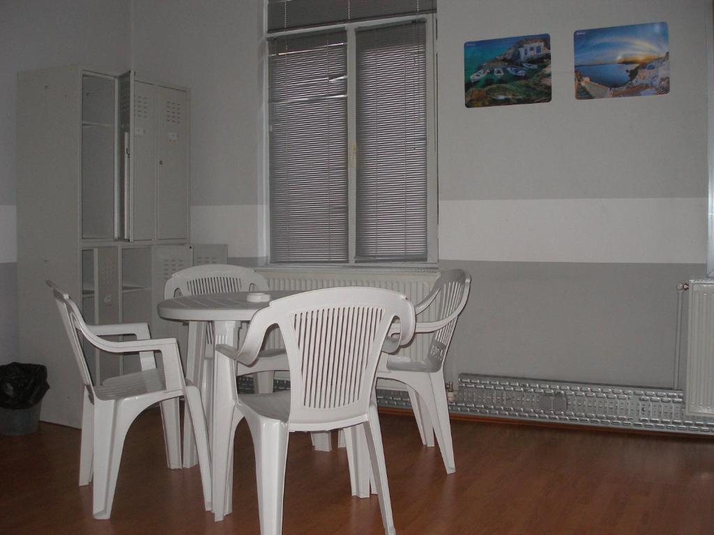 Kretan Hostel Букурещ Екстериор снимка