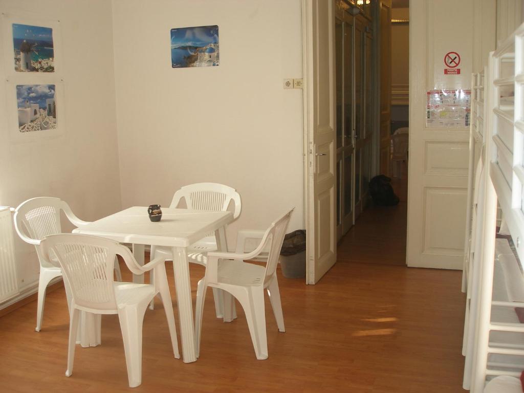 Kretan Hostel Букурещ Екстериор снимка