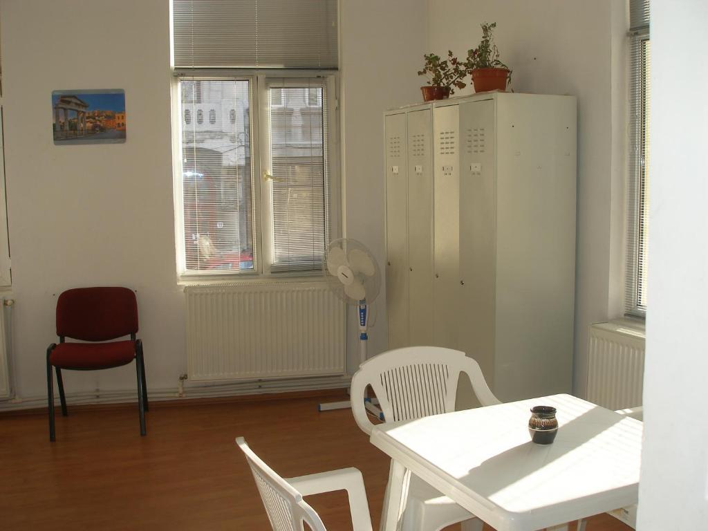 Kretan Hostel Букурещ Стая снимка