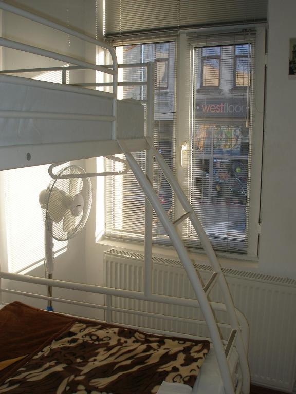 Kretan Hostel Букурещ Екстериор снимка