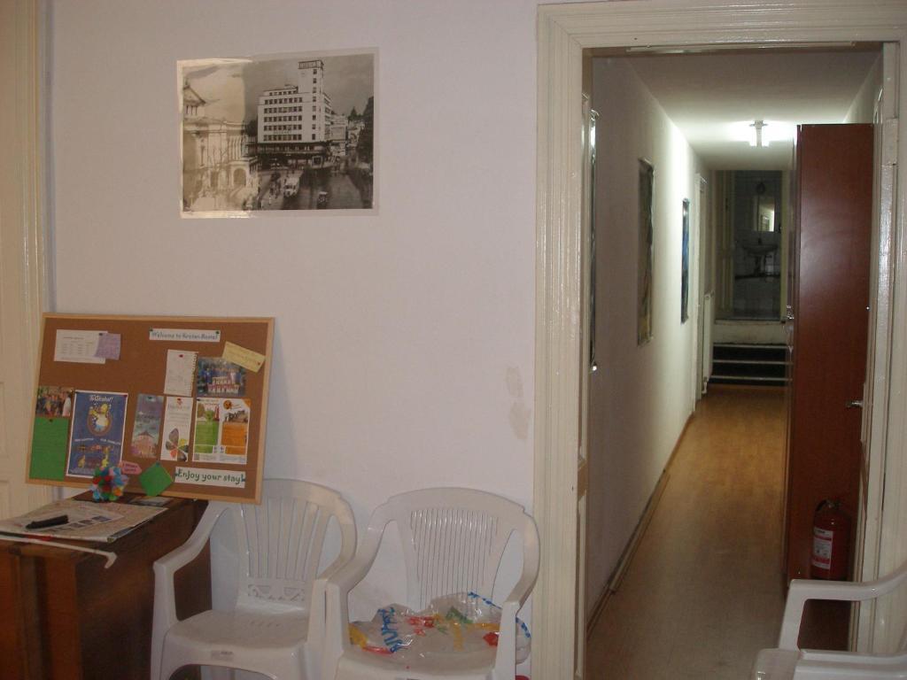 Kretan Hostel Букурещ Екстериор снимка