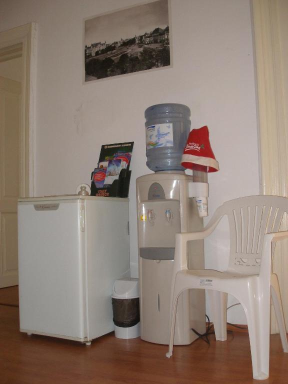 Kretan Hostel Букурещ Екстериор снимка