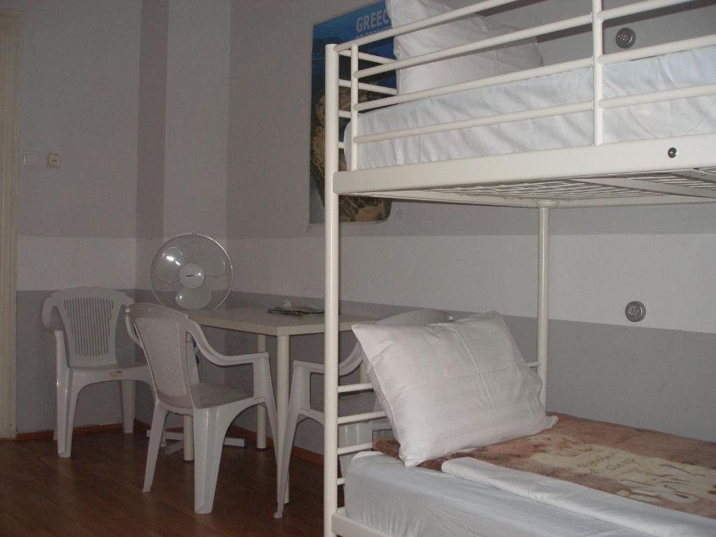Kretan Hostel Букурещ Стая снимка