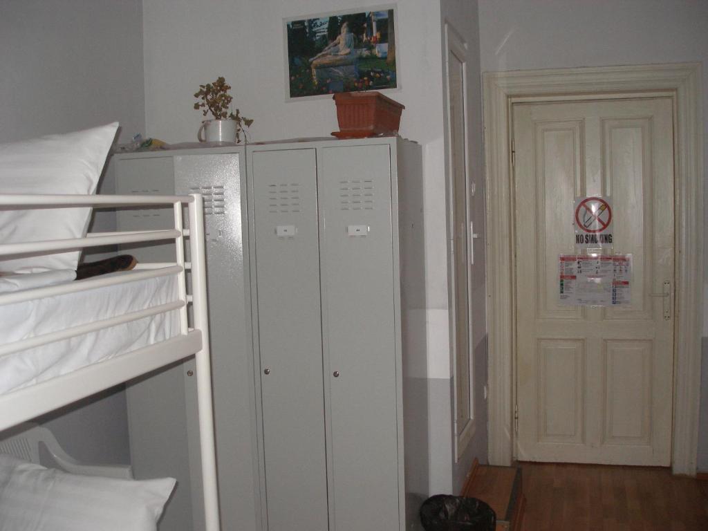 Kretan Hostel Букурещ Стая снимка