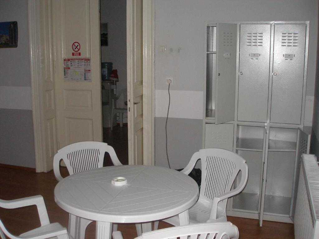 Kretan Hostel Букурещ Екстериор снимка