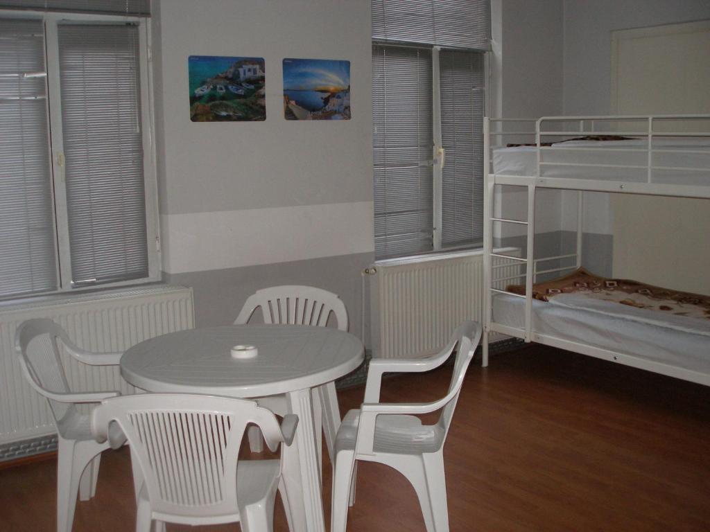 Kretan Hostel Букурещ Стая снимка